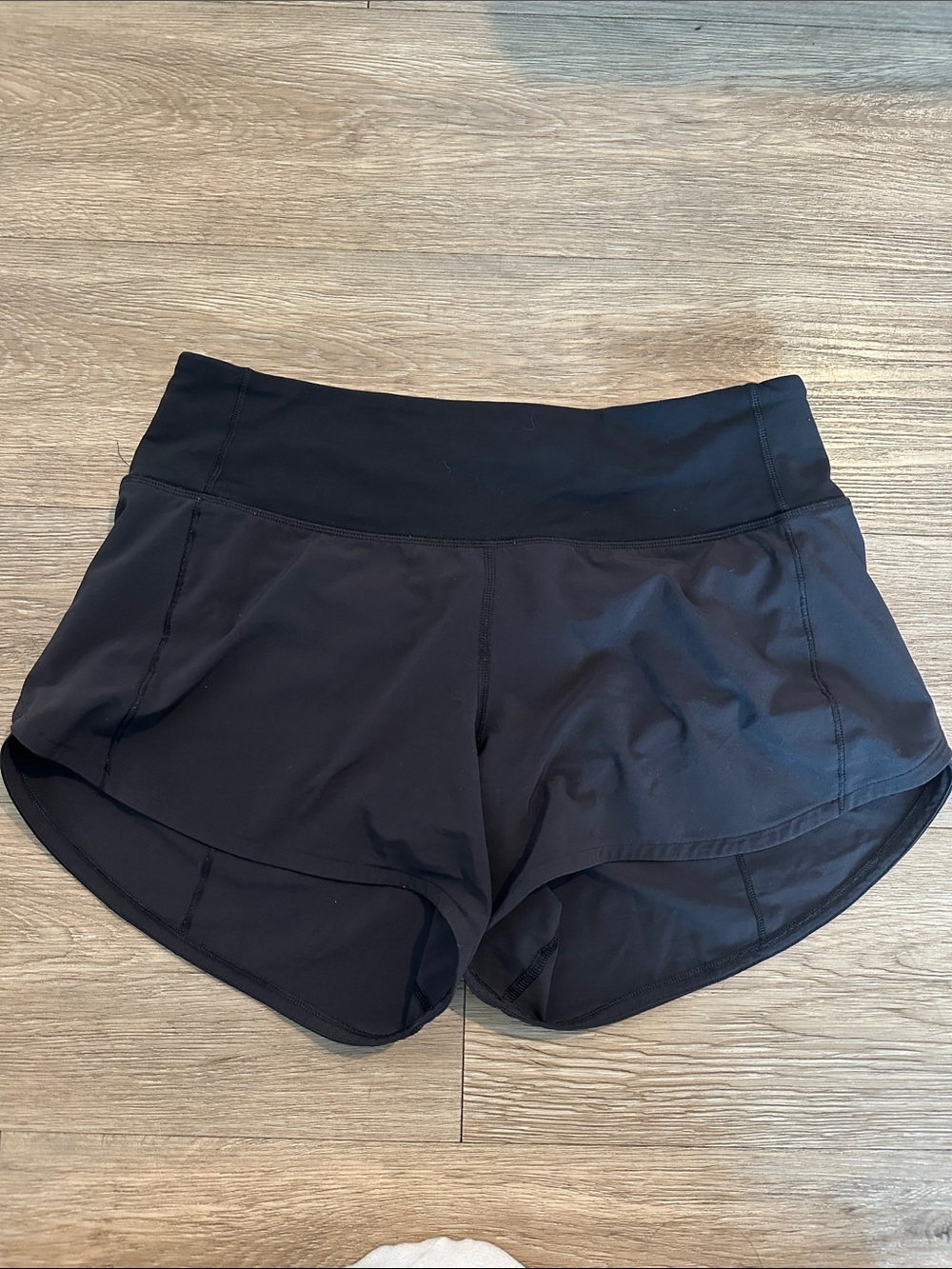 lululemon athletica mid rise speed up shorts